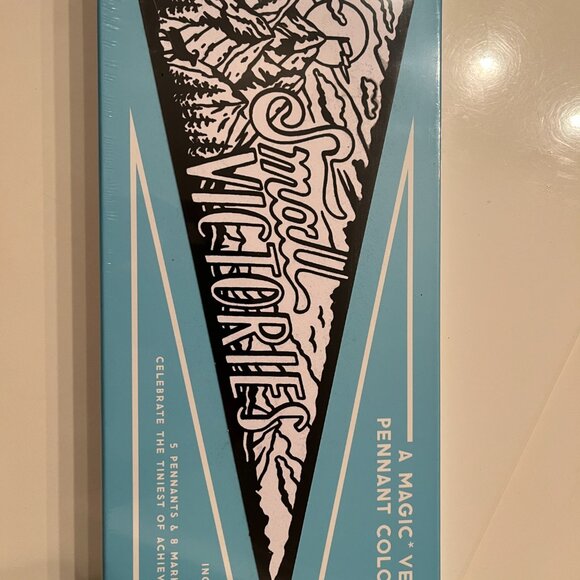 Snarky Velvet Pennant Coloring Kit with 5 Hangable Pennants and 8 Markers (new)x - Picture 9 of 12